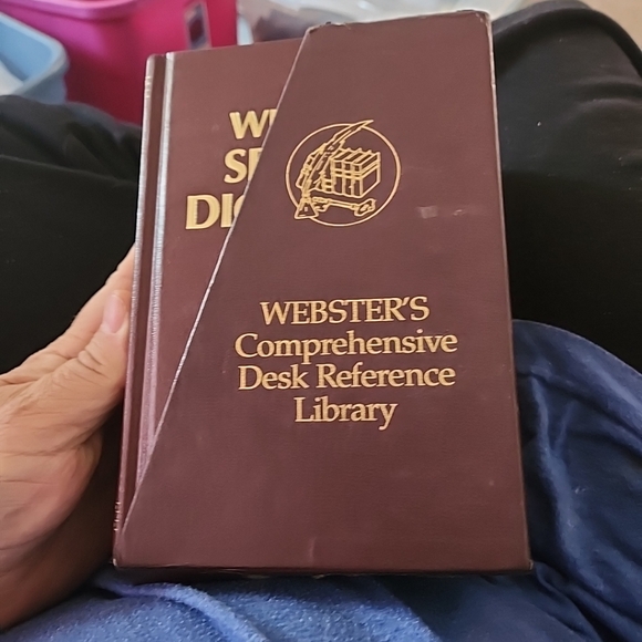 Webster's Comprehensive Desk Reference Library - Picture 4 of 6